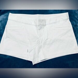 NWT Lilly Pulitzer Ellie stretch shorts in Resort White Sz 14
